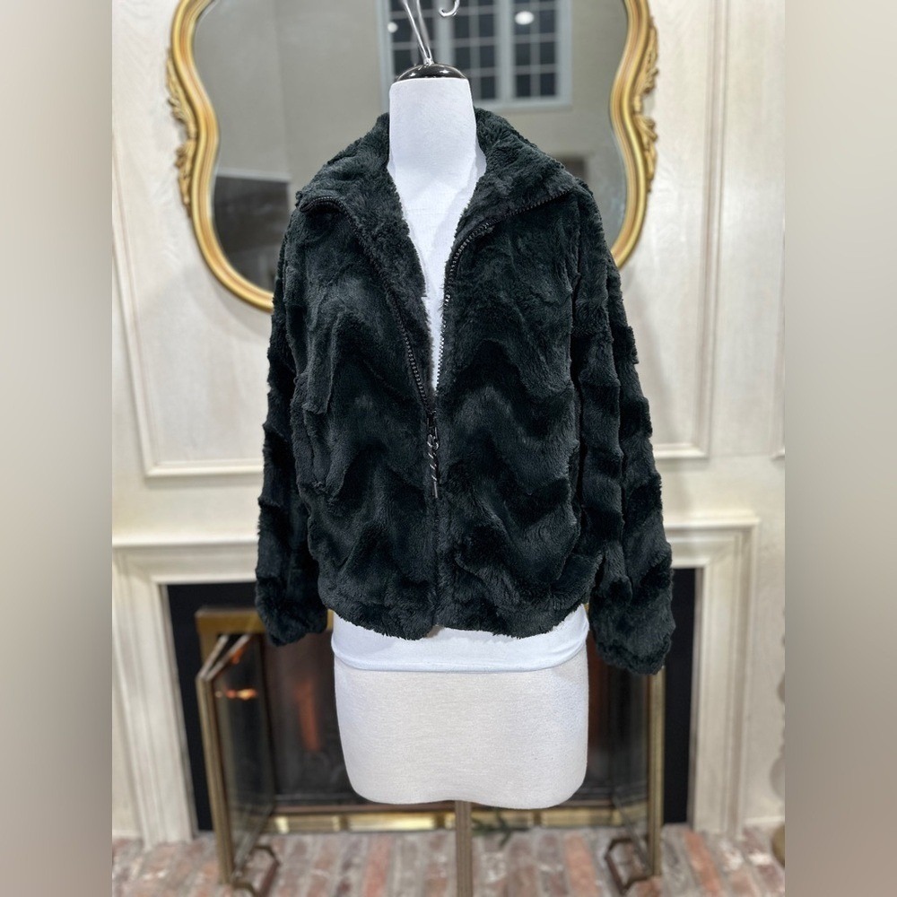 Urban Outfitters Faux Fur Jacket Size S Black Cropped Mob Wife‎ Indie Sleaze - Picture 2 of 12